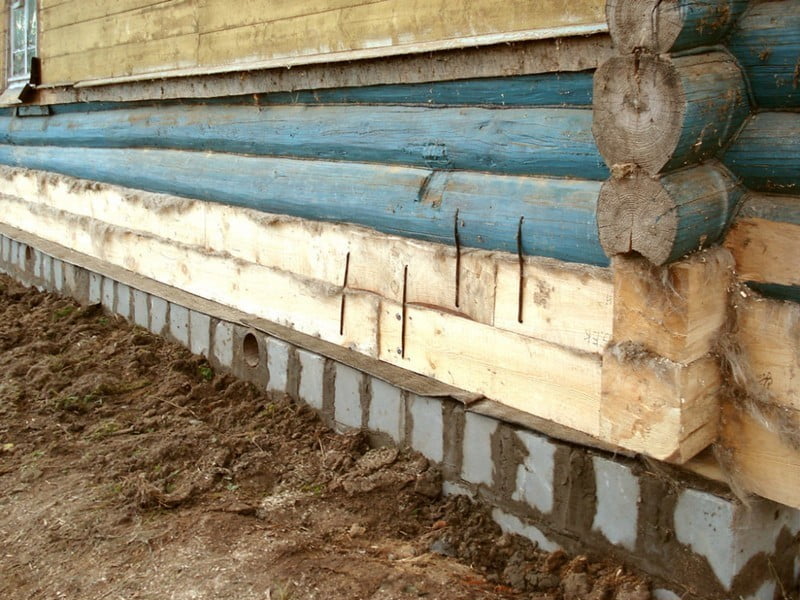 замена венцов и ремонт фундамента деревянного дома